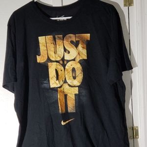 Nike tshirt